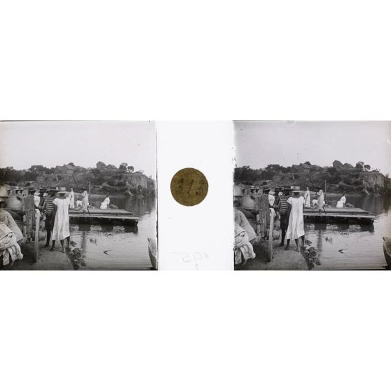 Bac sur l'Ikopa. [légende d'origine]