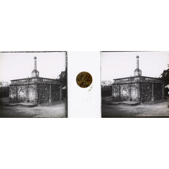 Tombeau de Jean Laborde à Mantosaoa. [légende d'origine]