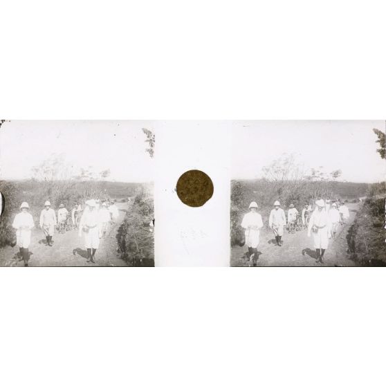 Promenade. [légende d'origine]