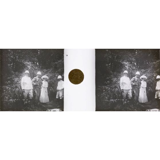 C[apitai]ne et M[ada]me Jeanne. C[apitai]ne Augé. D[octeu]r Cheynel. [légende d'origine]