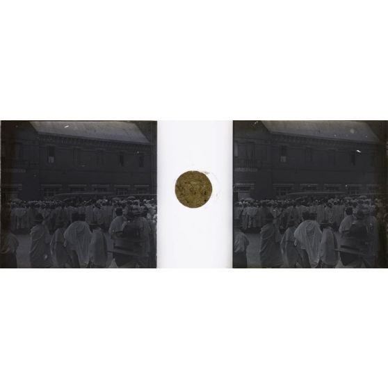 L'arrivée de l'auto du courrier. [légende d'origine]