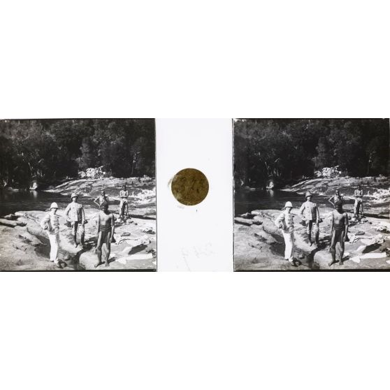 La même rivière. [légende d'origine]