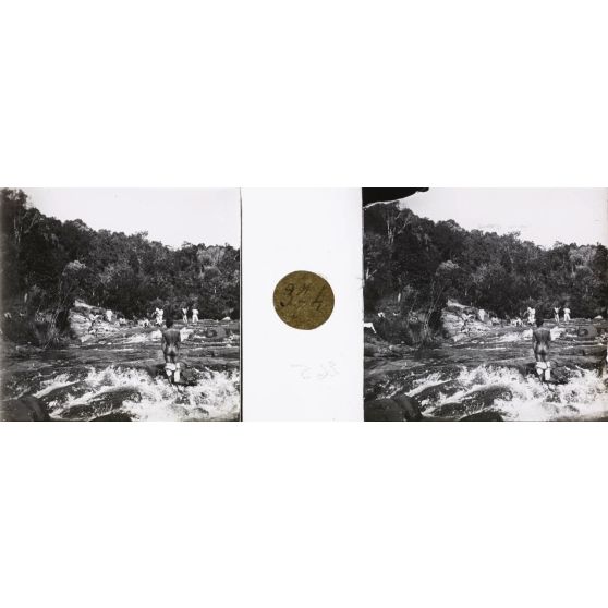 Au bain. [légende d'origine]