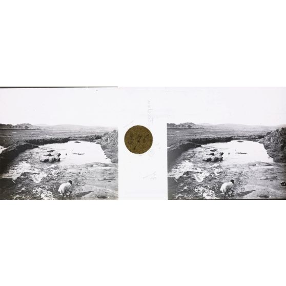 Rivière près de Montasoa. [légende d'origine]