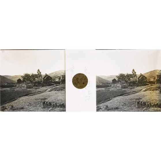 Tombeau à l'entrée du village Soavina. [légende d'origine]