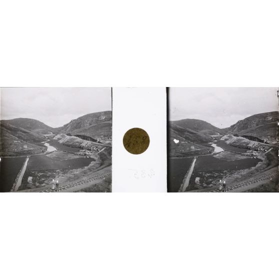 Village malgache. Pont. [légende d'origine]