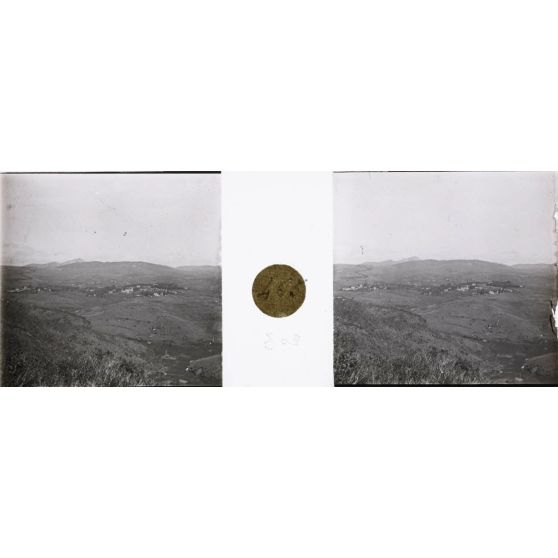 Vue d'un village. [légende d'origine]