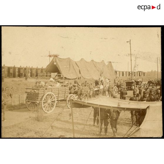 [Manoeuvres militaires à Choisy-le-Roi en 1909. Hôpital de campagne de la 21e division d'infanterie].