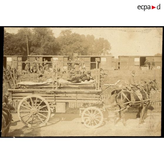 [Manoeuvres militaires à Choisy-le-Roi en 1909. Hôpital de campagne de la 21e division d'infanterie].