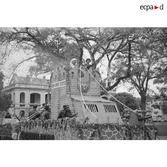 Char de carnaval défilant à l'occasion de l'anniversaire des accords du 8 mars 1949.
