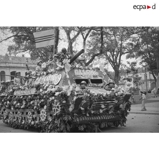 Char de carnaval défilant à l'occasion de l'anniversaire des accords du 8 mars 1949.