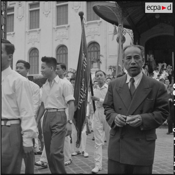 Les délégations de jeunesse à l'entrée du Palais du gouvernement lors de la fête commémorative des rois Hung Vuong, fondateurs de la nation vietnamienne.
