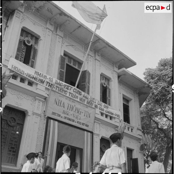 L'entrée de la Direction de l'information du nord Vietnam lors d'une exposition de peinture.	