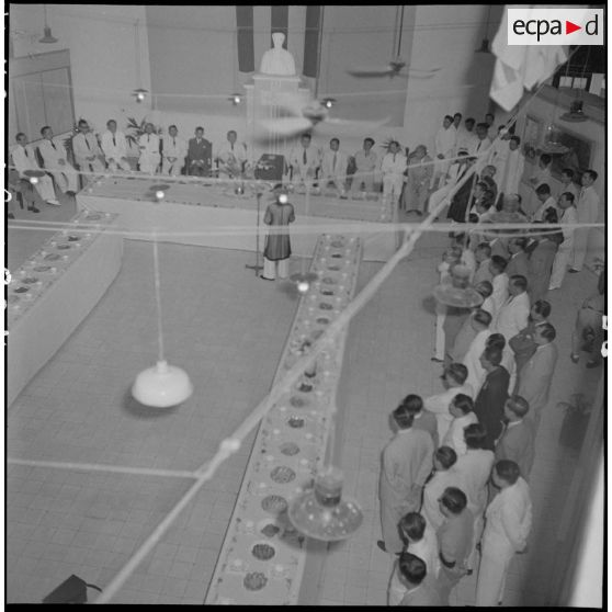 Discours d'un homme vietnamien à l'inauguration de l'exposition de peinture de Madame Pham Dung Doan.