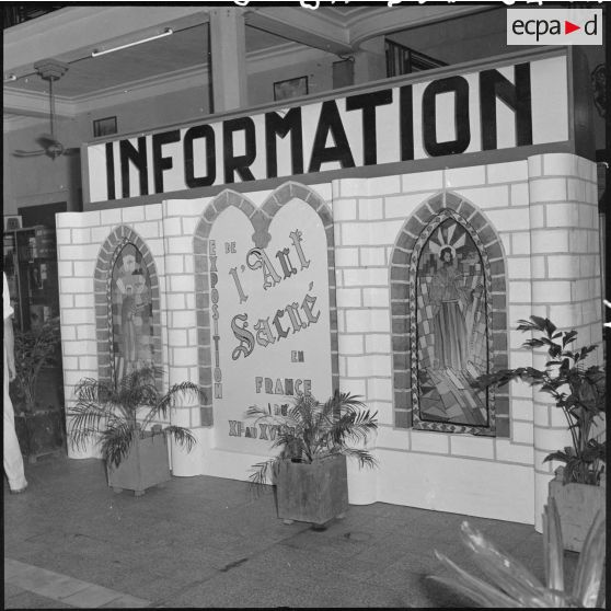 Panneau de l'exposition "L'art sacré en France".