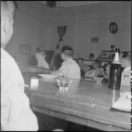 Discours du général Stehle au cours d'une réunion des AET (Anciens enfants de troupe) à la maison des combattants.