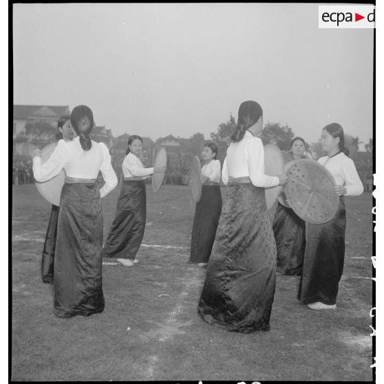 Coprs de ballet Thaï lors de la journée de la femme vietnamienne à Hanoï.