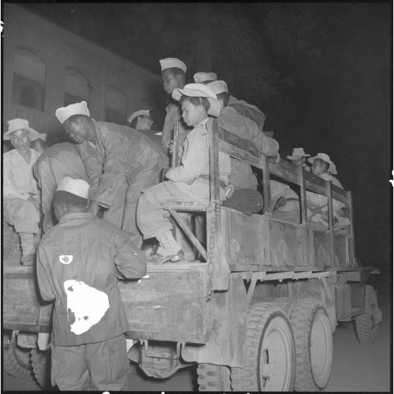 Soldats du CEFEO (Corps expéditionnaire français en Extrême-Orient) récemment libérés.