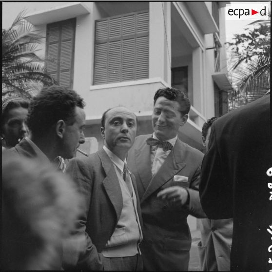 Portrait d'hommes membres de la troupe de l'Union française lors de leur arrivée à Hanoï.