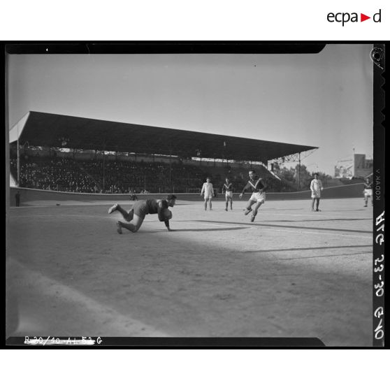 Finale du championnat de football militaire dans le stade municipal d’Alger.