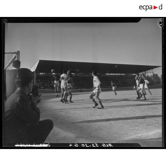 Finale du championnat de football militaire dans le stade municipal d’Alger.