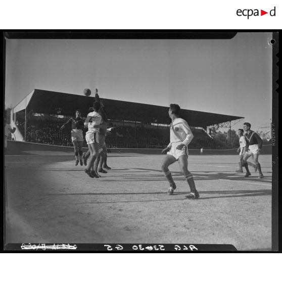 Finale du championnat de football militaire dans le stade municipal d’Alger.