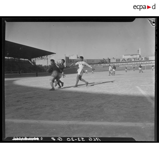 Finale du championnat de football militaire dans le stade municipal d’Alger.