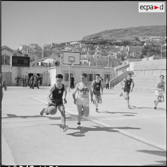 Finale interarmée de la 10e RM de basketball au stade Marcel Cerdan à Alger avec une équipe du Centre Siroco de Cap Matifou.