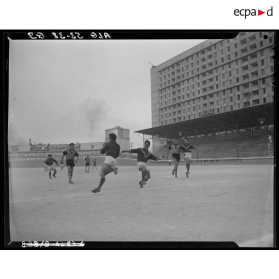 Match pour la finale interarmées de football entre la BA 142 et le 9e RCA (régiment de chasseurs d'Afrique) à Alger.