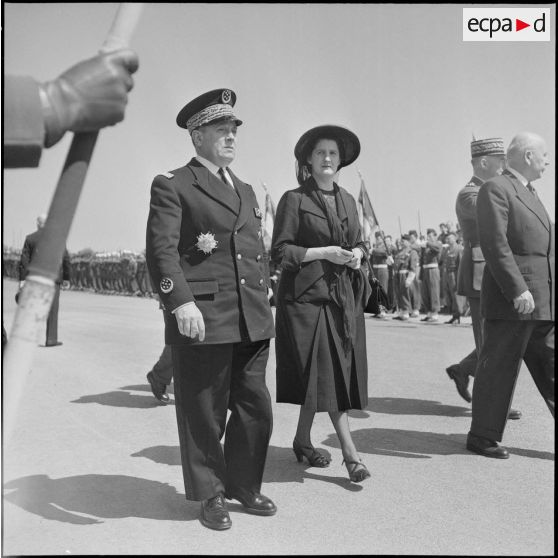 Le gouverneur général de l'Algérie Léonard et la  Maréchale Simone de Lattre de Tassigny lors de l'inauguration à Maison-Carrée.