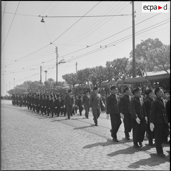 Défilé lors des commémorations du 8 mai 1945 à Alger.