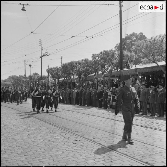 Défilé lors des commémorations du 8 mai 1945 à Alger.
