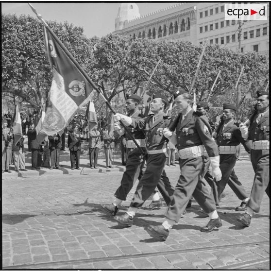 Défilé lors des commémorations du 8 mai 1945 à Alger.
