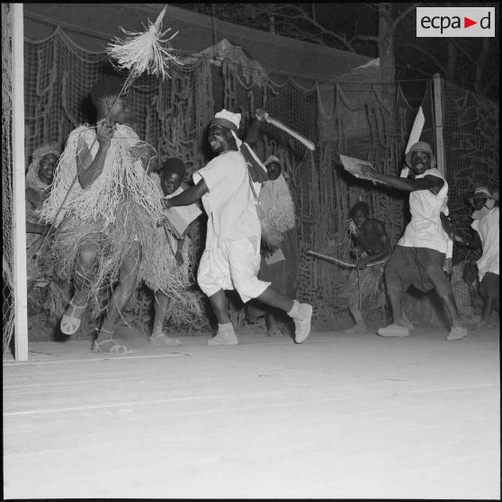 Spectacle joué par des soldats africains lors des commémorations de la bataille de Bazeilles, par le 1/13e RTS (régiment de tirailleurs sénégalais) au camp du Lido à Hussein Dey.