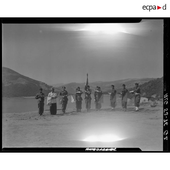 Cérémonie d'adieux à l'étendard du Train en Algérie.