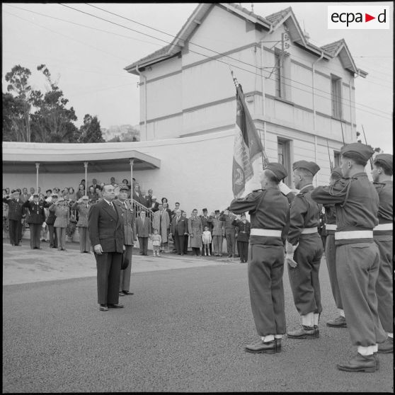 Cérémonie du 1er novembre au cimetière européen Saint-Eugène et musulman El Kettar en présence d'autorités civiles et militaires.