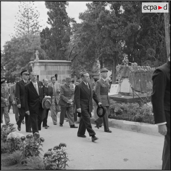 Cérémonie du 1er novembre au cimetière européen Saint-Eugène en présence d'autorités civiles et militaires.