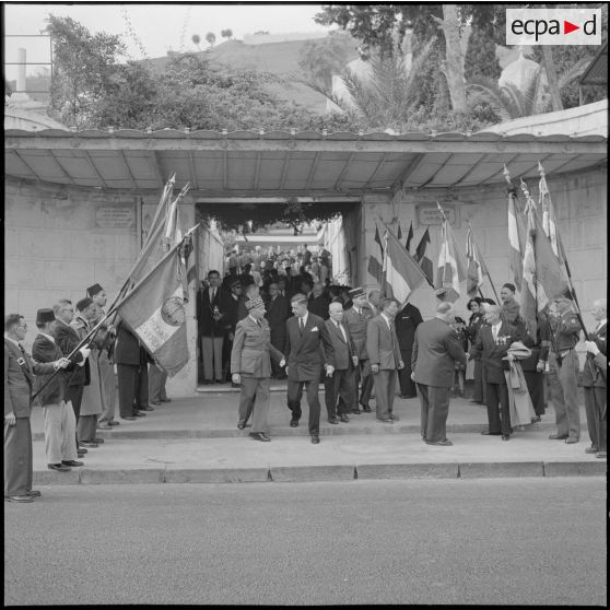 Cérémonie du 1er novembre au cimetière européen Saint-Eugène en présence d'autorités civiles et militaires.