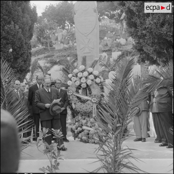 Cérémonie du 1er novembre au cimetière musulman d'El Kettar en présence d'autorités civiles et militaires.