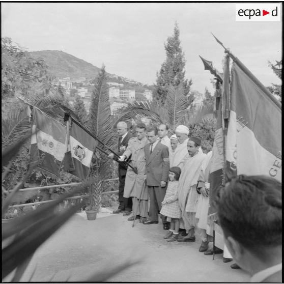 Cérémonie du 1er novembre au cimetière musulman d'El Kettar en présence d'autorités civiles et militaires.