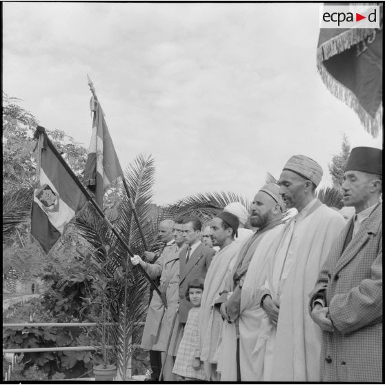 Cérémonie du 1er novembre au cimetière musulman d'El Kettar en présence d'autorités civiles et militaires.