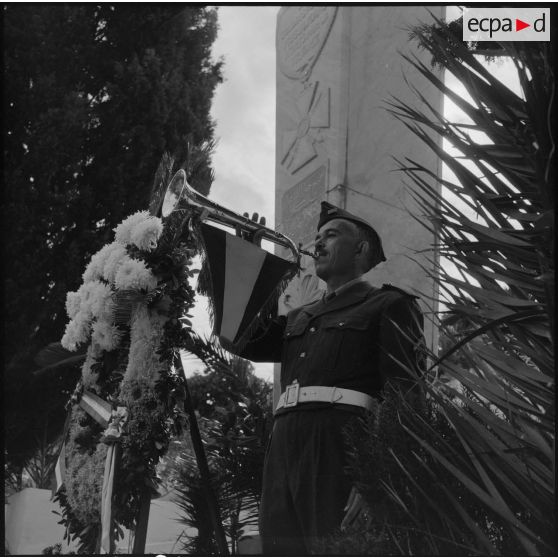 Cérémonie du 1er novembre au cimetière musulman d'El Kettar en présence d'autorités civiles et militaires.