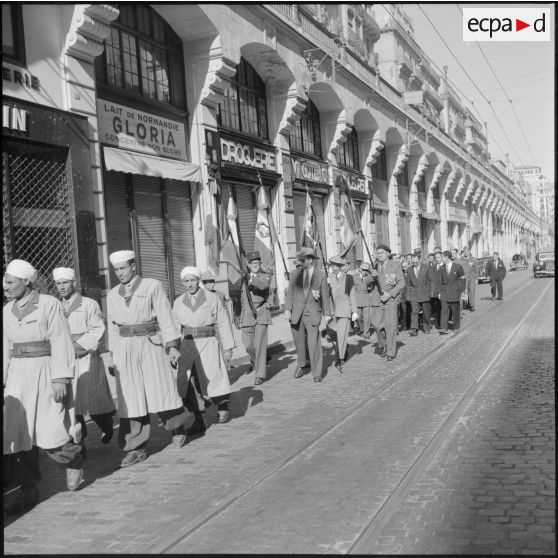 Cérémonie au monument aux morts lors du congrès régional des anciens du CEFEO (corps expéditionnaire française en Extrême-Orient) et des forces d'Indochine et de Corée se tenant à Alger.