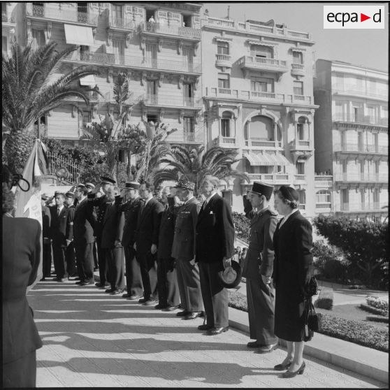 Cérémonie au monument aux morts lors du congrès régional des anciens du CEFEO (corps expéditionnaire française en Extrême-Orient) et des forces d'Indochine et de Corée se tenant à Alger.