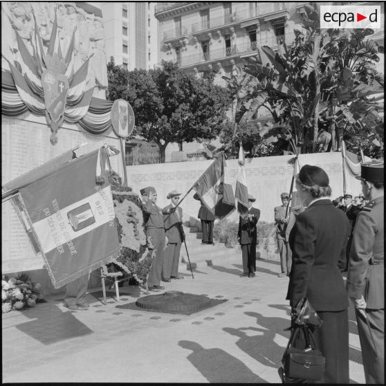 Cérémonie au monument aux morts lors du congrès régional des anciens du CEFEO (corps expéditionnaire française en Extrême-Orient) et des forces d'Indochine et de Corée se tenant à Alger.