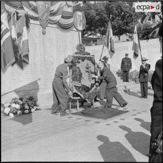 Cérémonie au monument aux morts lors du congrès régional des anciens du CEFEO (corps expéditionnaire française en Extrême-Orient) et des forces d'Indochine et de Corée se tenant à Alger.
