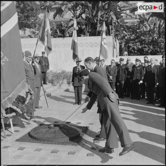 Cérémonie au monument aux morts lors du congrès régional des anciens du CEFEO (corps expéditionnaire française en Extrême-Orient) et des forces d'Indochine et de Corée se tenant à Alger.