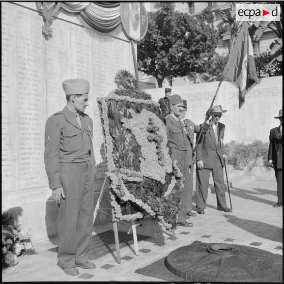 Cérémonie au monument aux morts lors du congrès régional des anciens du CEFEO (corps expéditionnaire française en Extrême-Orient) et des forces d'Indochine et de Corée se tenant à Alger.
