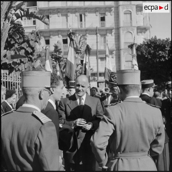 Cérémonie au monument aux morts lors du congrès régional des anciens du CEFEO (corps expéditionnaire française en Extrême-Orient) et des forces d'Indochine et de Corée se tenant à Alger.