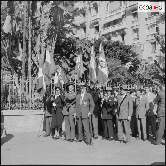 Cérémonie au monument aux morts lors du congrès régional des anciens du CEFEO (corps expéditionnaire française en Extrême-Orient) et des forces d'Indochine et de Corée se tenant à Alger.